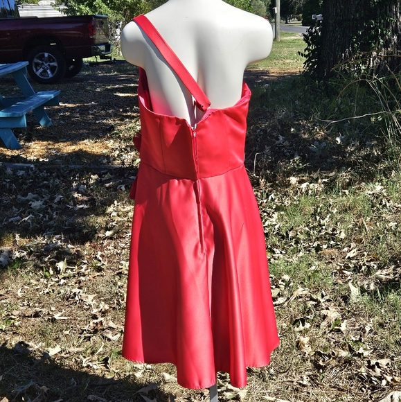 NWOT Mori Lee RN 21360 Red With Rose Prom Dress - Picture 3 of 8